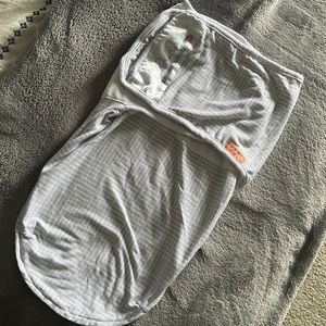 SwaddleMe Whisper Quiet Swaddle Wrap with Easy Change Newborn S/M